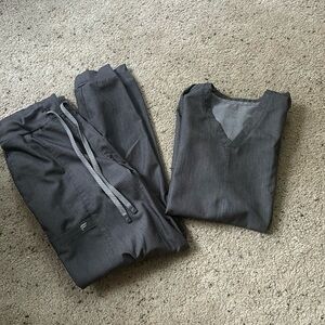 Fabletics Scrub Set